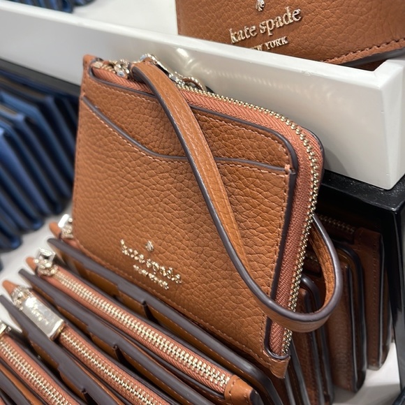 Kate Spade Leila Small Card Holder Wristlet
WARM GINGERBREAD - Picture 2 of 16